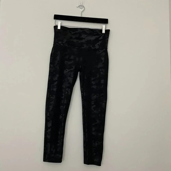 Spanx Black Camo Faux Leather Shaping Leggings Size XL - Picture 1 of 8